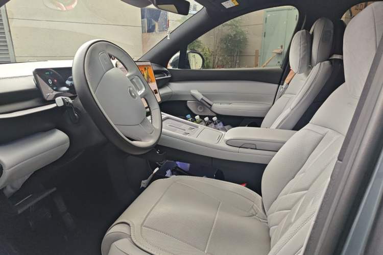 Used Nio ES6 2025 75 kWh Left Front Seat