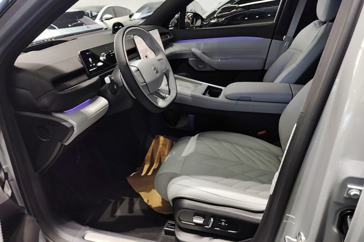 Used Nio ES6 2025 75 kWh Left Front Seat