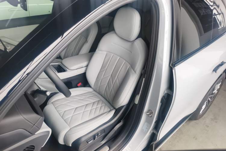 Used Nio ES6 2025 75 kWh Left Front Seat