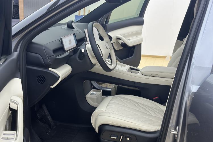 Used Nio ES6 2025 75 kWh Left Front Seat
