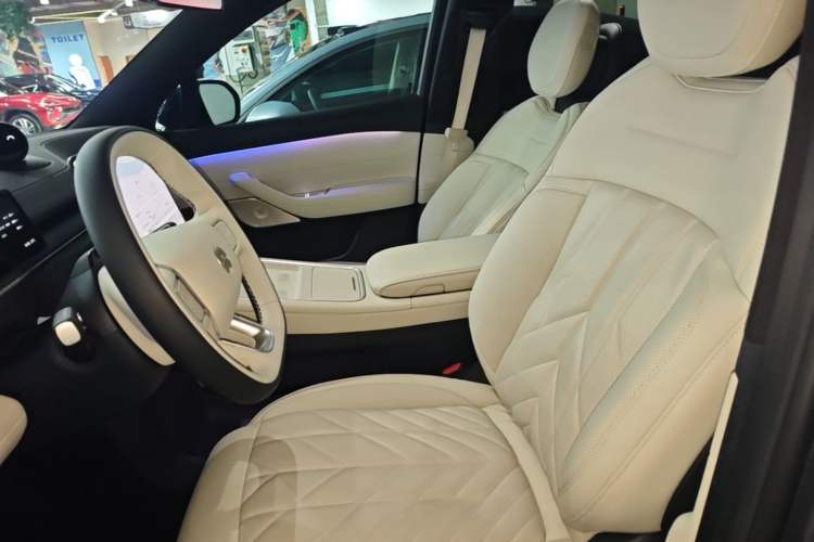 Used Nio ES6 2025 75 kWh Left Front Seat
