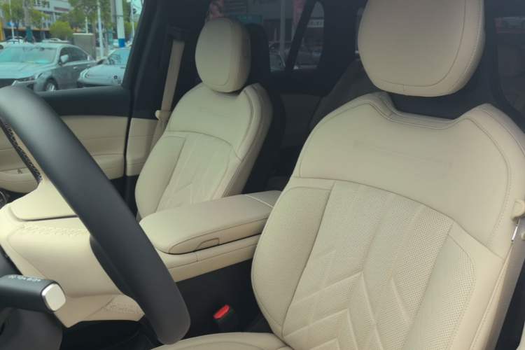 Used Nio ES6 2025 75 kWh Left Front Seat
