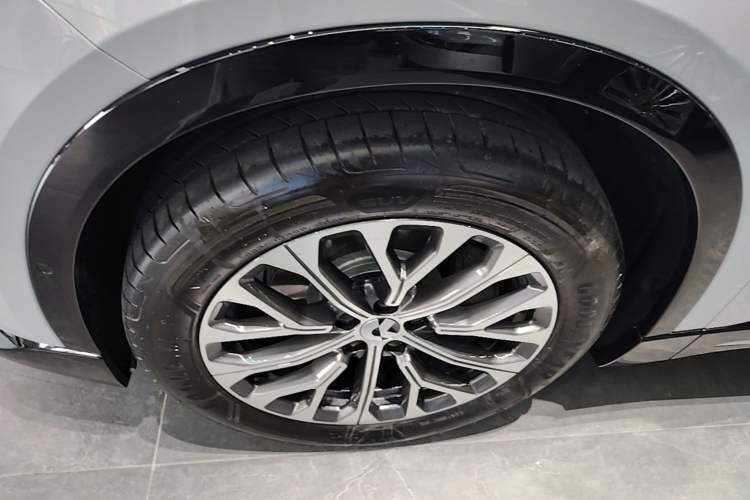 Used Nio ES6 2025 75 kWh Left Front Wheel Hub