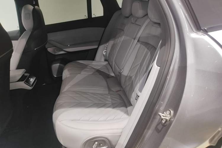 Used Nio ES6 2025 75 kWh Left Rear Seat