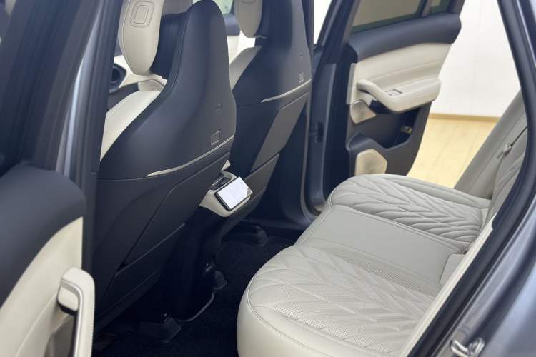 Used Nio ES6 2025 75 kWh Left Rear Seat