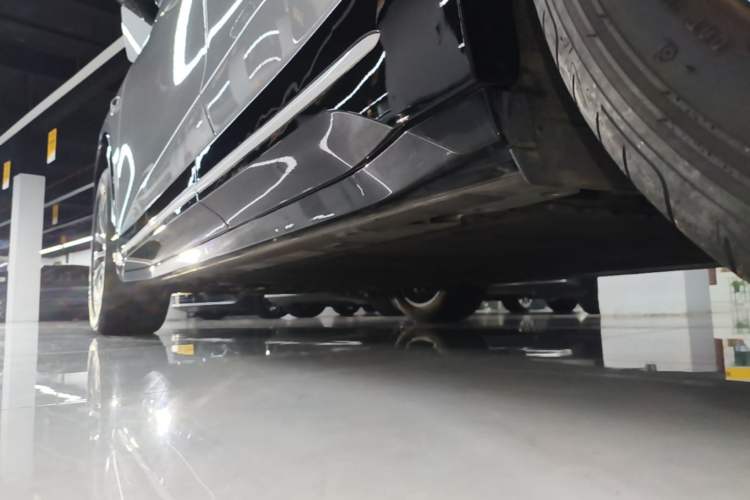 Used Nio ES6 2025 75 kWh Left Side Sill