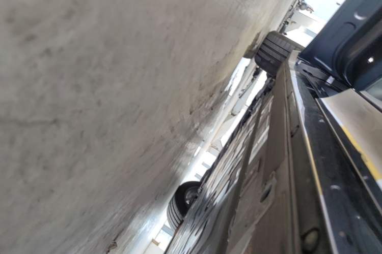 Used Nio ES6 2025 75 kWh Left Side Sill