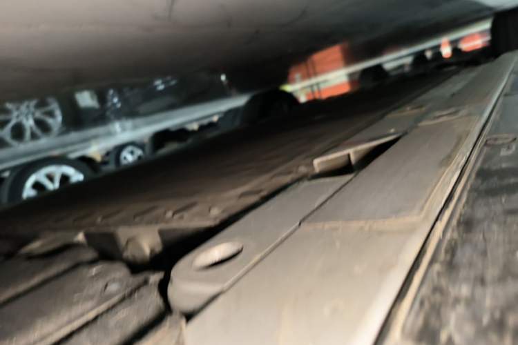 Used Nio ES6 2025 75 kWh Left Side Sill