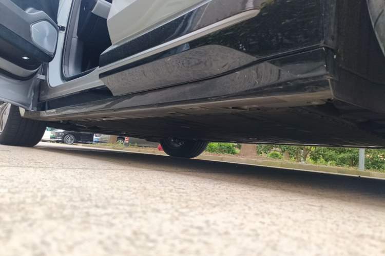 Used Nio ES6 2025 Model 100kWh 300,000th Anniversary Edition Left Side Sill
