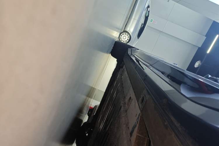Used Nio ES6 2025 75 kWh Left Side Sill