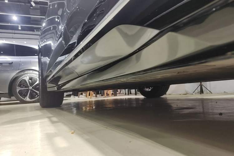 Used Nio ES6 2025 75 kWh Left Side Sill