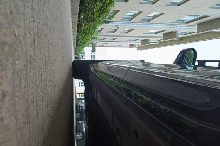 Used Nio ES6 2025 75 kWh Left Side Sill