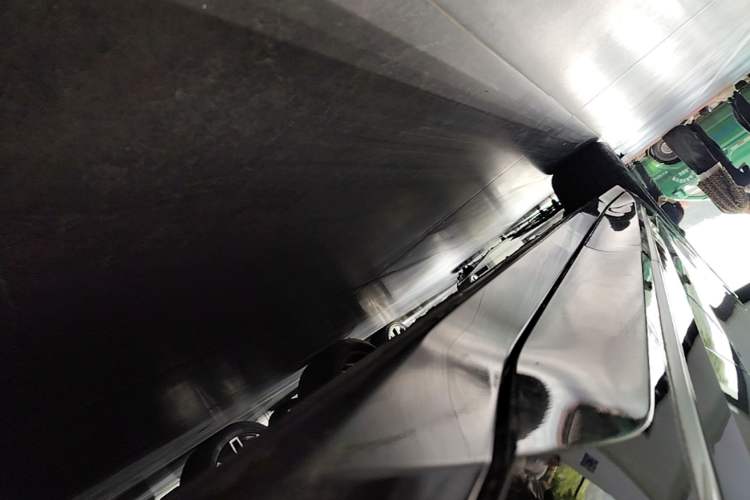 Used Nio ES6 2025 75 kWh Left Side Sill