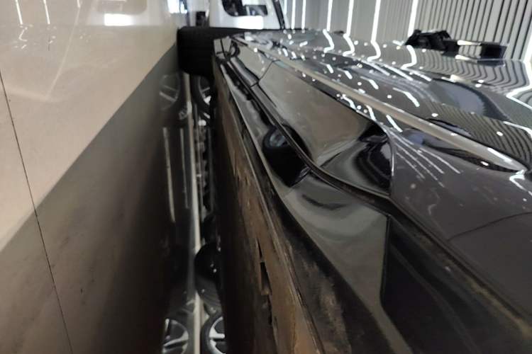 Used Nio ES6 2025 75 kWh Left Side Sill