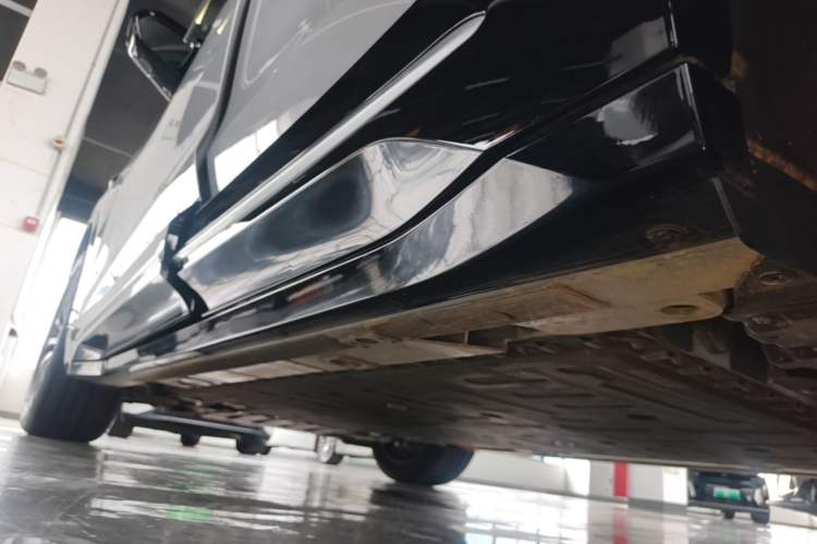 Used Nio ES6 2025 75 kWh Left Side Sill