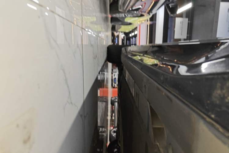 Used Nio ES6 2025 75 kWh Left Side Sill