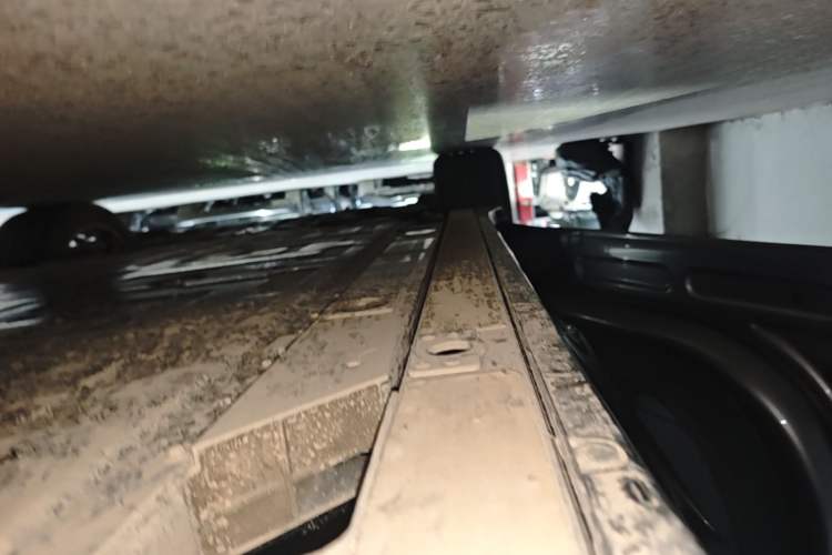 Used Nio ES6 2025 75 kWh Left Side Sill