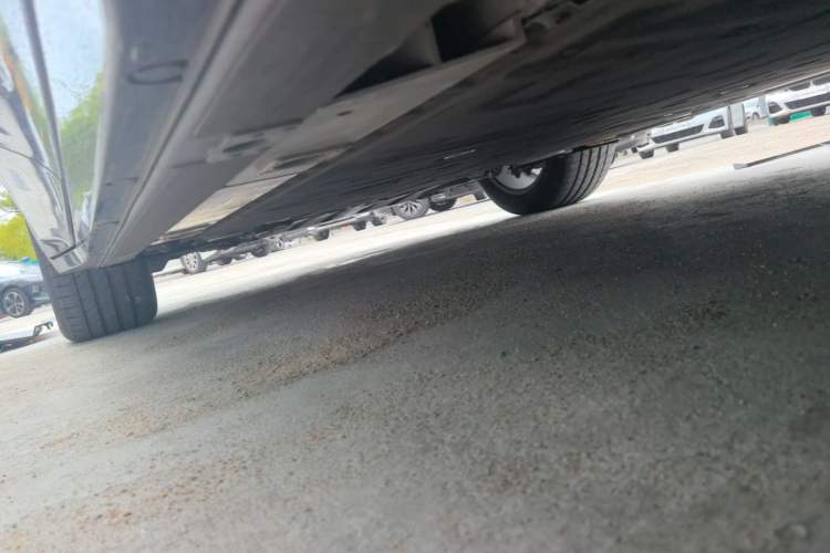 Used Nio ES6 2025 75 kWh Left Side Sill