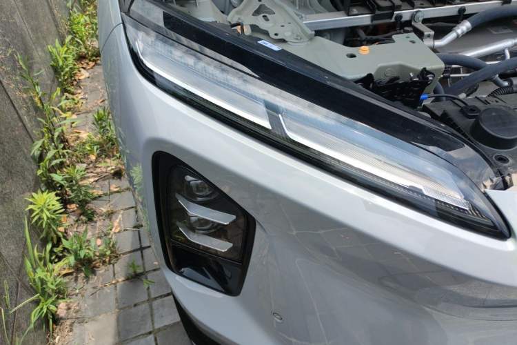 Used Nio ES6 2025 75 kWh Right Front Headlight