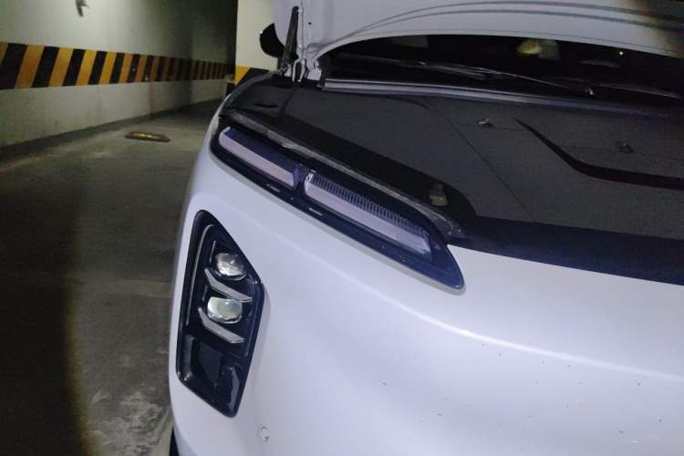Used Nio ES6 2025 75 kWh Right Front Headlight