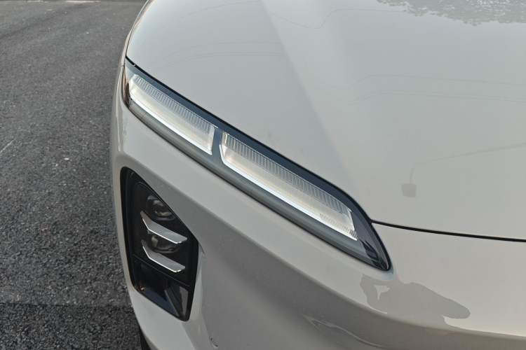 Used Nio ES6 2025 75 kWh Right Front Headlight