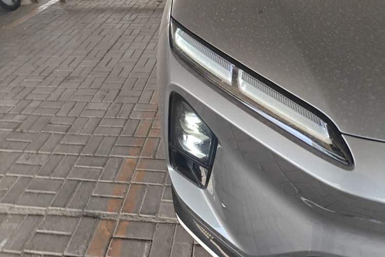 Used Nio ES6 2025 75 kWh Right Front Headlight