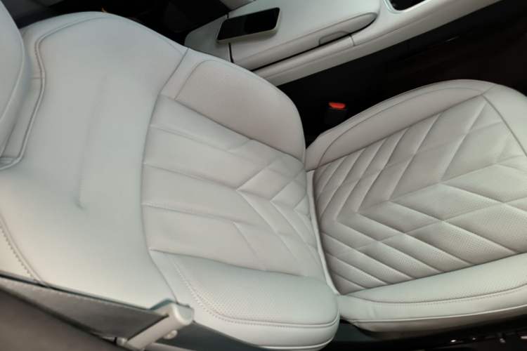 Used Nio ES6 2025 75 kWh Right Front Seat