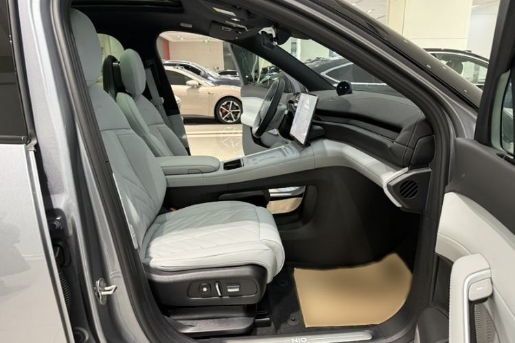 Used Nio ES6 2025 75 kWh Right Front Seat