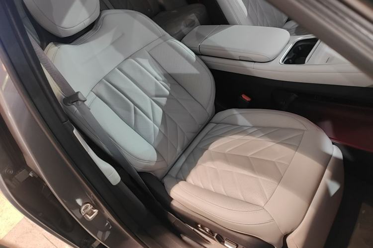 Used Nio ES6 2025 75 kWh Right Front Seat
