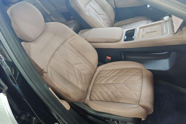 Used Nio ES6 2025 75 kWh Right Front Seat