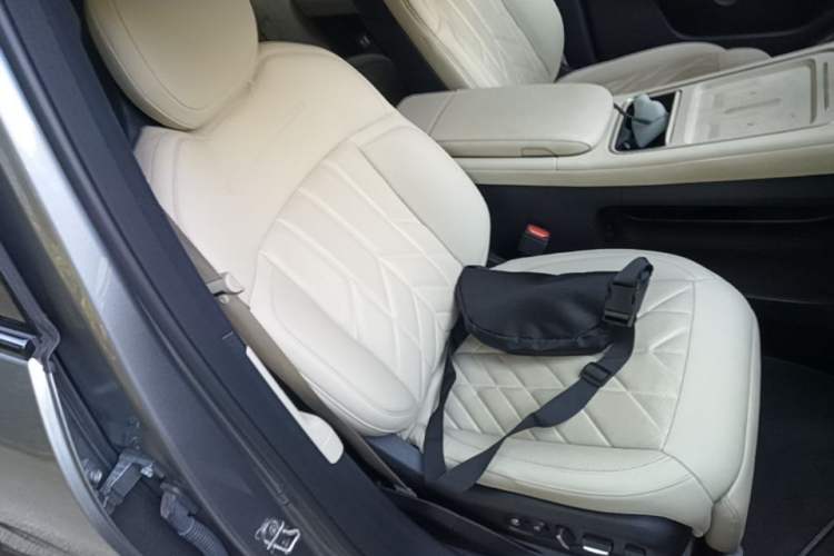 Used Nio ES6 2025 75 kWh Right Front Seat