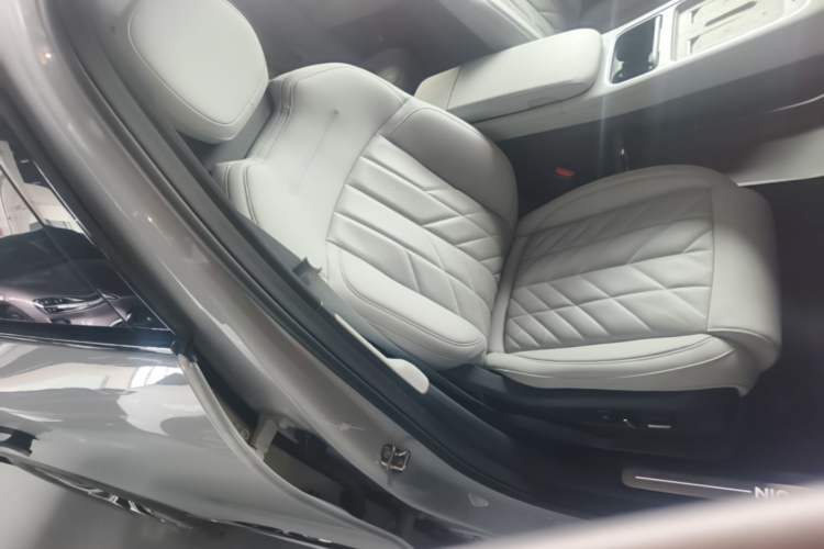 Used Nio ES6 2025 75 kWh Right Front Seat