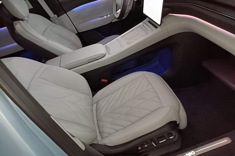 Used Nio ES6 2025 75 kWh Right Front Seat
