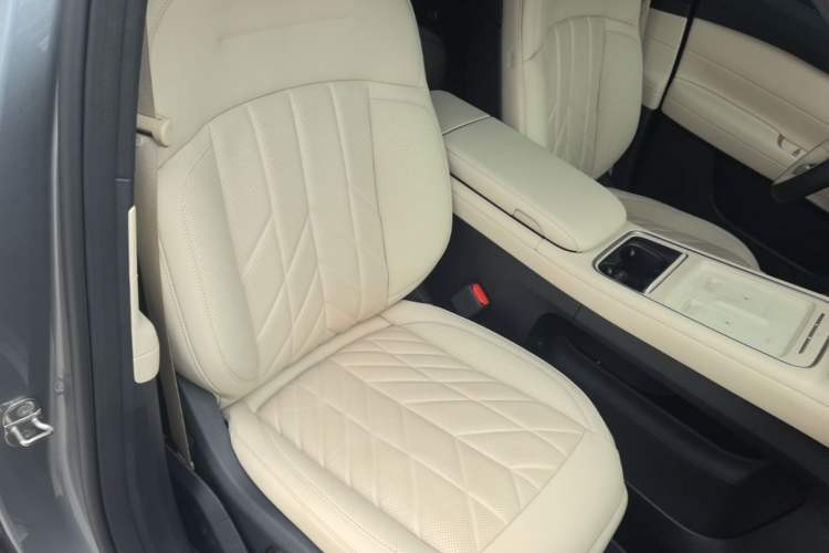 Used Nio ES6 2025 75 kWh Right Front Seat