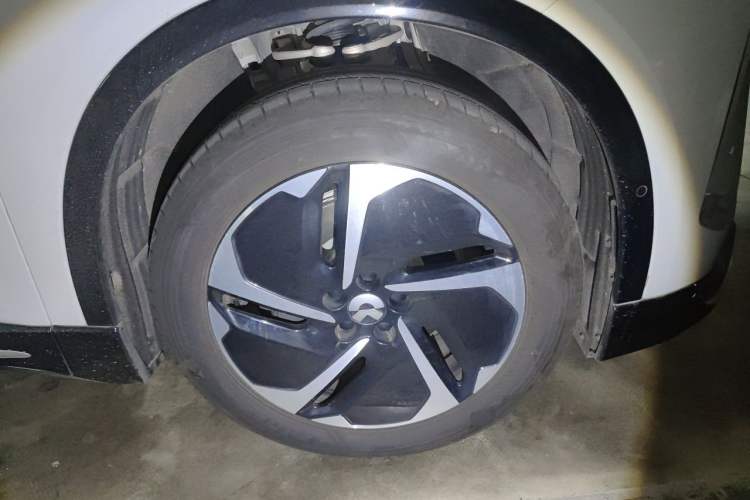 Used Nio ES6 2025 75 kWh Right Front Wheel Hub