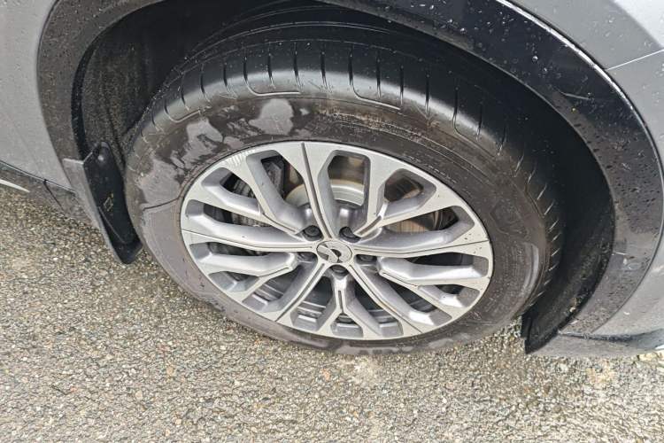 Used Nio ES6 2025 75 kWh Right Front Wheel Hub