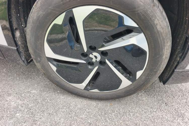 Used Nio ES6 2025 75 kWh Right Front Wheel Hub