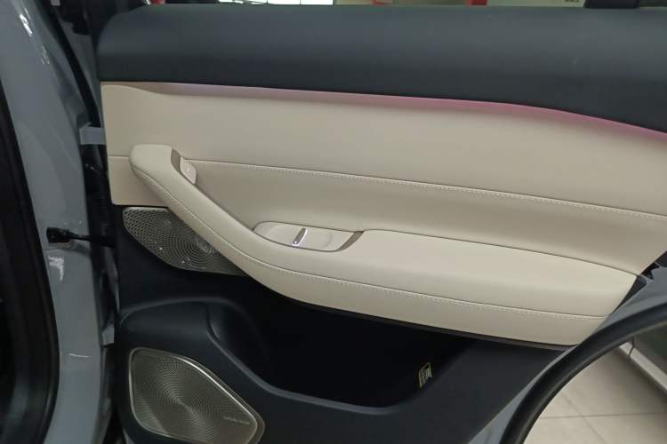 Used Nio ES6 2025 75 kWh Right Rear Door Interior