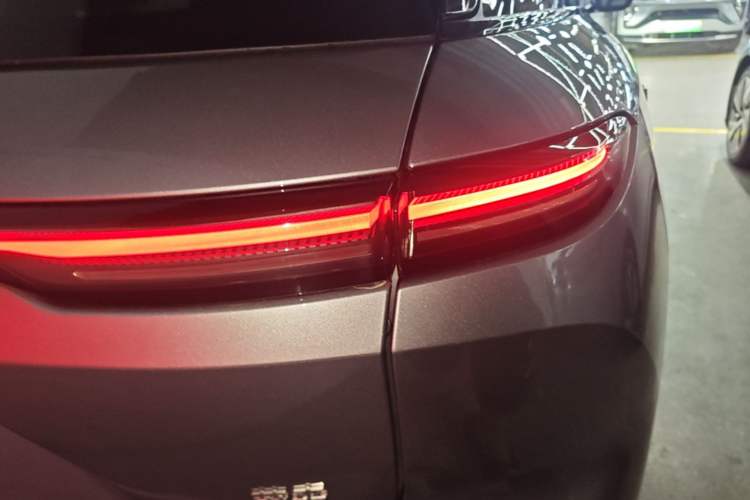 Used Nio ES6 2025 75 kWh Right Rear Taillight