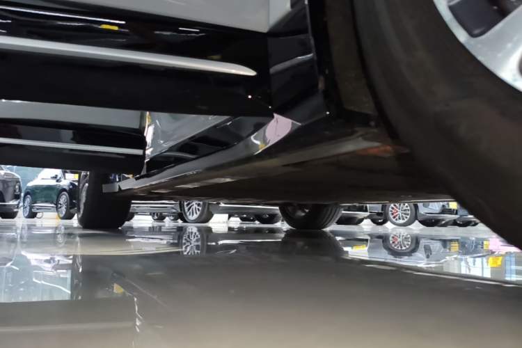 Used Nio ES6 2025 75 kWh Right Side Sill