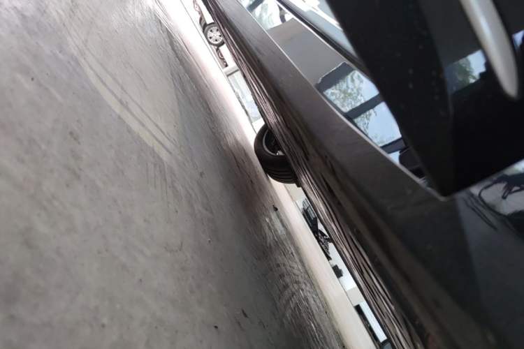 Used Nio ES6 2025 75 kWh Right Side Sill
