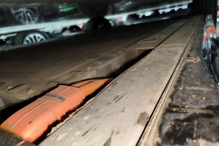 Used Nio ES6 2025 75 kWh Right Side Sill