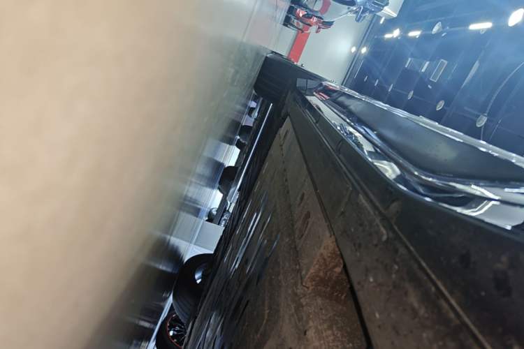 Used Nio ES6 2025 75 kWh Right Side Sill