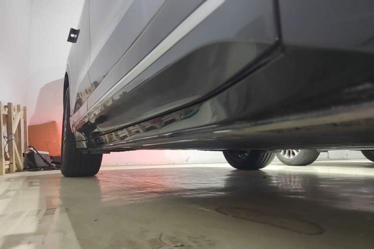 Used Nio ES6 2025 75 kWh Right Side Sill