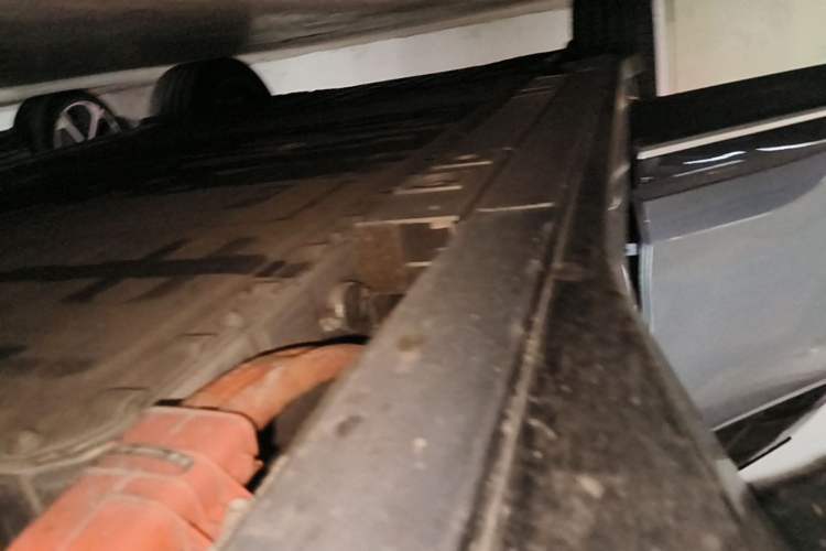 Used Nio ES6 2025 75 kWh Right Side Sill