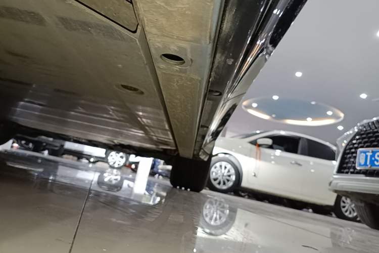 Used Nio ES6 2025 75 kWh Right Side Sill