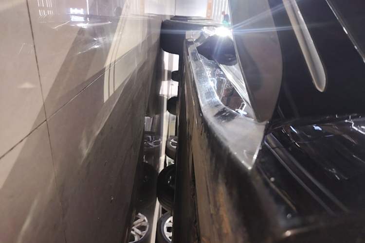 Used Nio ES6 2025 75 kWh Right Side Sill