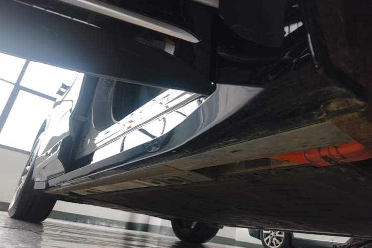 Used Nio ES6 2025 75 kWh Right Side Sill