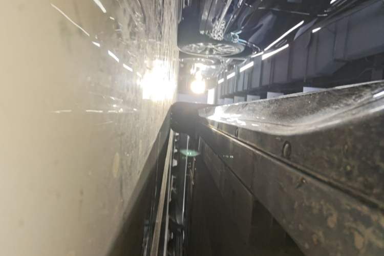 Used Nio ES6 2025 75 kWh Right Side Sill
