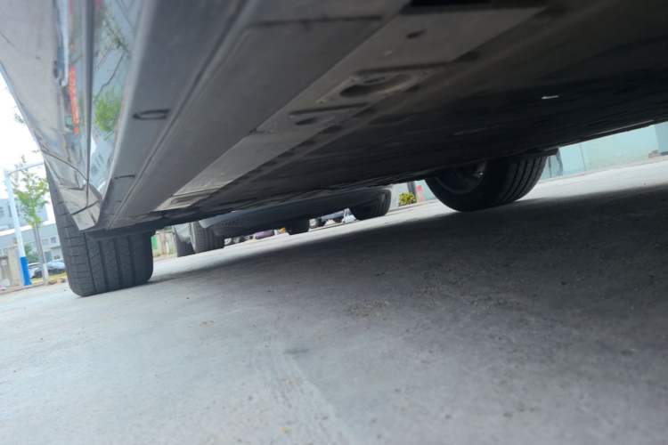 Used Nio ES6 2025 75 kWh Right Side Sill